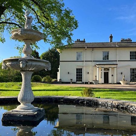 Highfield Hall 몰드 외부 사진