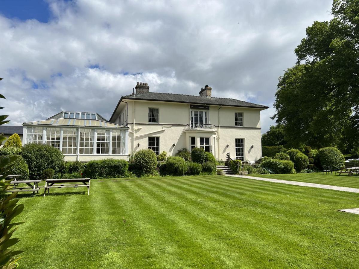 Highfield Hall 몰드 외부 사진