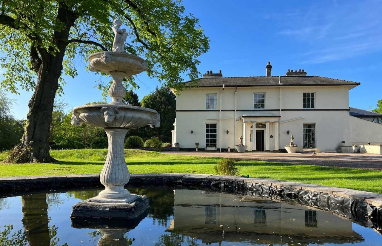Highfield Hall 몰드 외부 사진