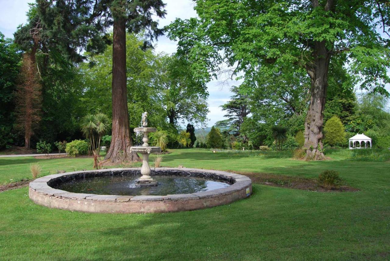 Highfield Hall 몰드 외부 사진